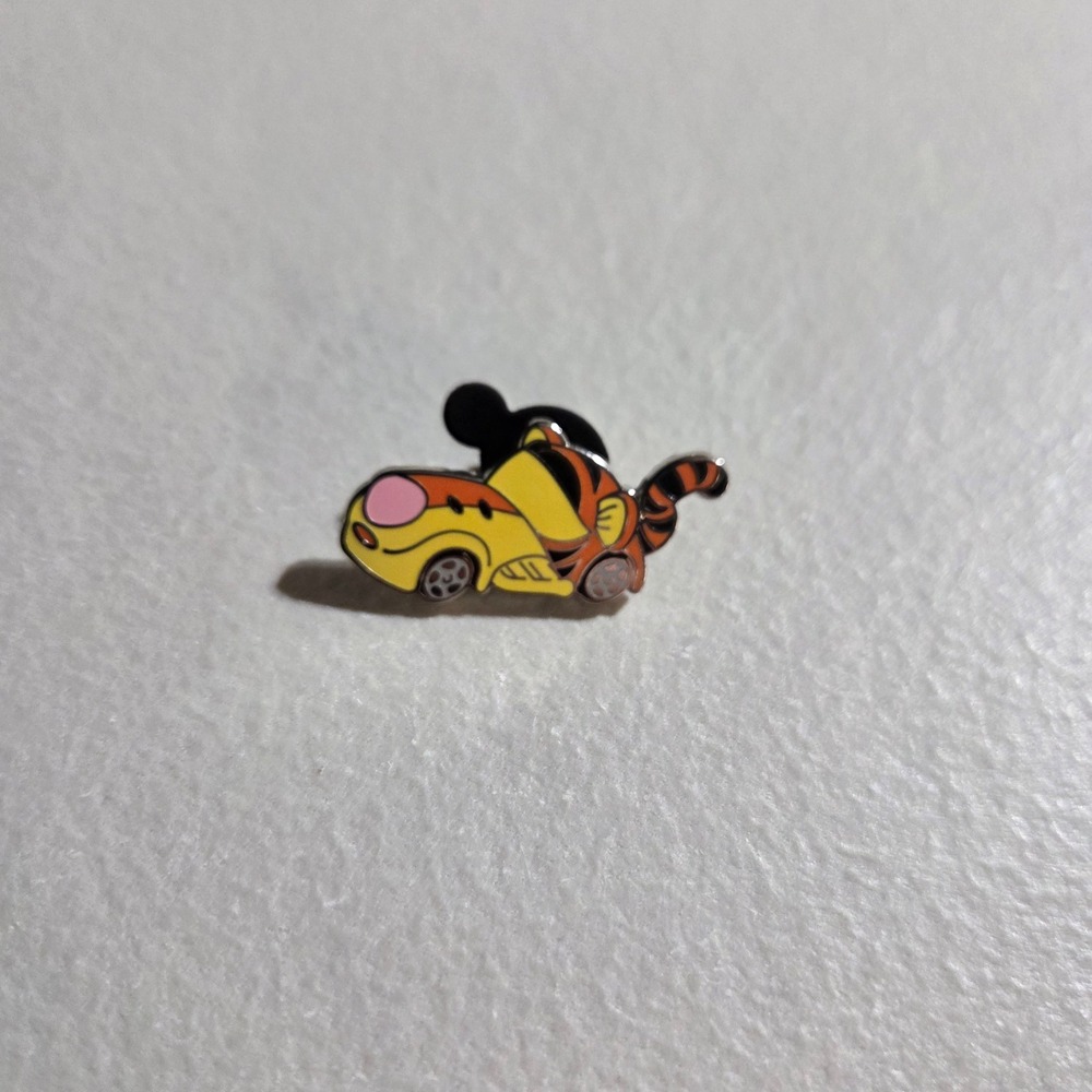 Disney Pin Unisex OS Orange Tigger Race Car Winnie the Pooh Enamel Trading Pin